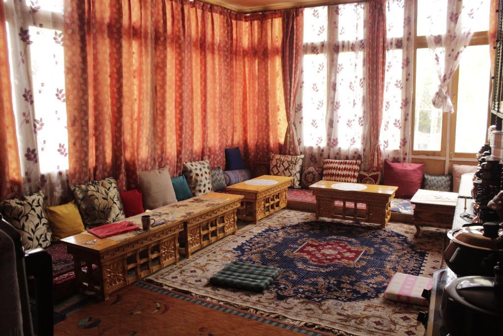 Tsetan Guest House Leh Exterior foto
